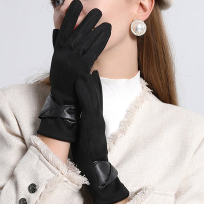 قفازات من جلد الغزال والصوف